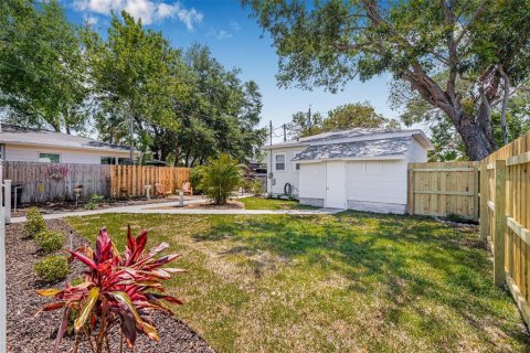 House in Saint Petersburg, Florida 3 bedrooms, 89 sq.m. № 1666428 - photo 21