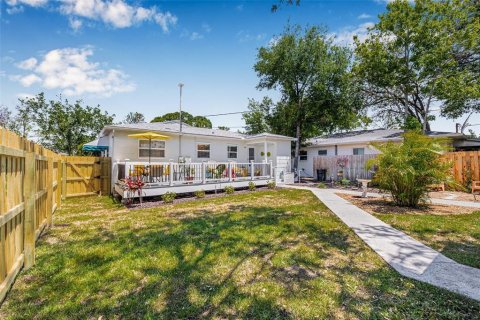 House in Saint Petersburg, Florida 3 bedrooms, 89 sq.m. № 1666428 - photo 23