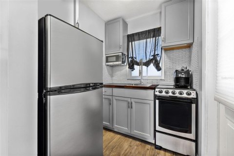 House in Saint Petersburg, Florida 3 bedrooms, 89 sq.m. № 1666428 - photo 28