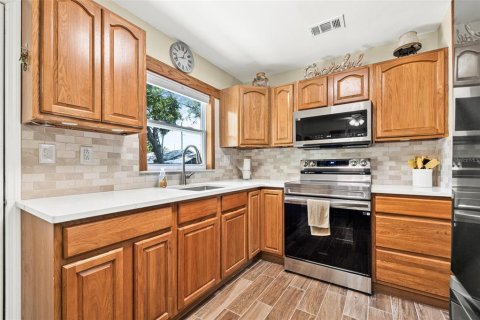 House in Saint Petersburg, Florida 3 bedrooms, 89 sq.m. № 1666428 - photo 11