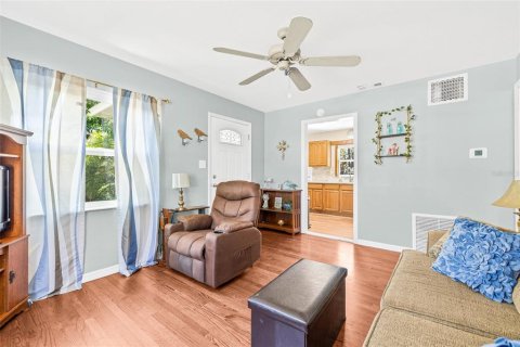 House in Saint Petersburg, Florida 3 bedrooms, 89 sq.m. № 1666428 - photo 6