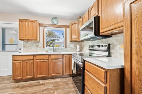 House in Saint Petersburg, Florida 3 bedrooms, 89 sq.m. № 1666428 - photo 10