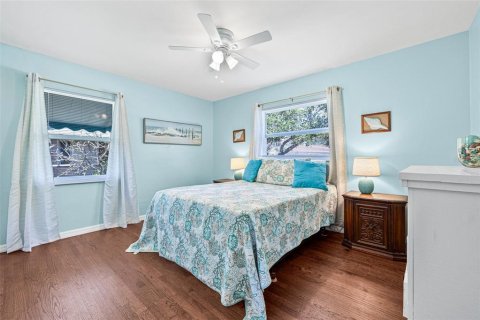 House in Saint Petersburg, Florida 3 bedrooms, 89 sq.m. № 1666428 - photo 18