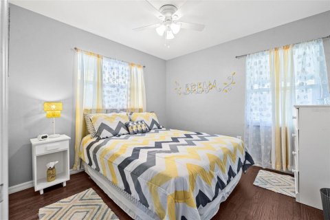 House in Saint Petersburg, Florida 3 bedrooms, 89 sq.m. № 1666428 - photo 15