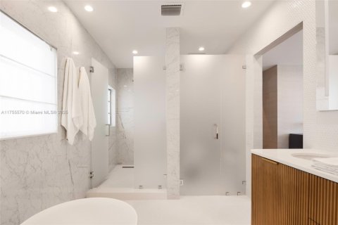 House in Miami Shores, Florida 4 bedrooms, 327.85 sq.m. № 1861395 - photo 21
