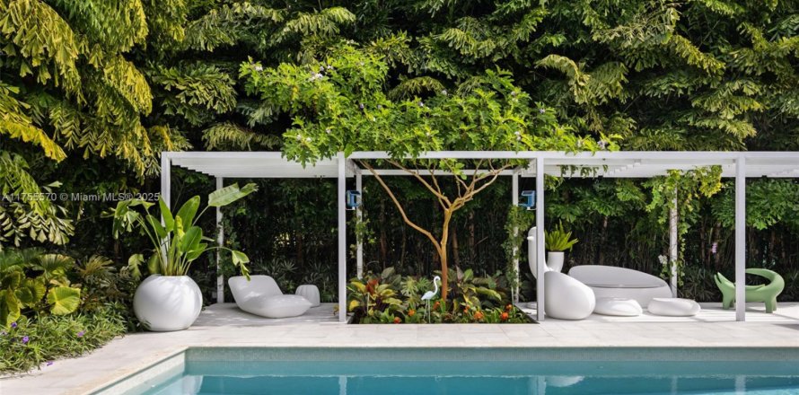 House in Miami Shores, Florida 4 bedrooms, 327.85 sq.m. № 1861395