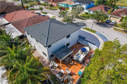 House in Cutler Bay, Florida 4 bedrooms, 239.78 sq.m. № 1949146 - photo 4
