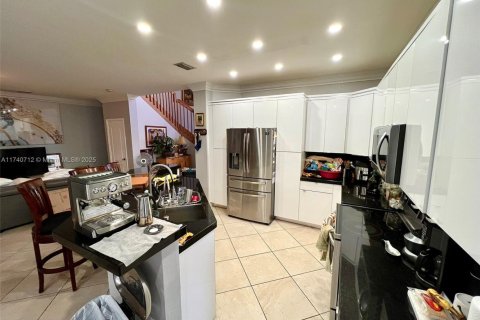 House in Cutler Bay, Florida 4 bedrooms, 239.78 sq.m. № 1949146 - photo 16