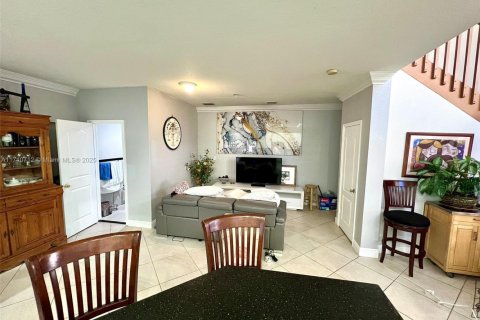House in Cutler Bay, Florida 4 bedrooms, 239.78 sq.m. № 1949146 - photo 13