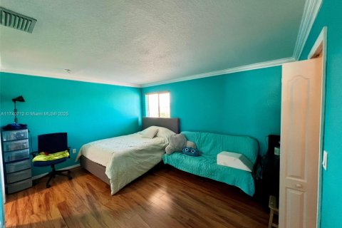 House in Cutler Bay, Florida 4 bedrooms, 239.78 sq.m. № 1949146 - photo 30
