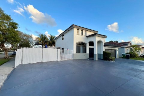 House in Cutler Bay, Florida 4 bedrooms, 239.78 sq.m. № 1949146 - photo 6