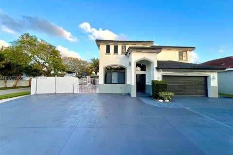 House in Cutler Bay, Florida 4 bedrooms, 239.78 sq.m. № 1949146 - photo 10