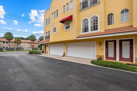 Touwnhouse à vendre à Tampa, Floride: 2 chambres, 134.06 m2 № 1905677 - photo 3