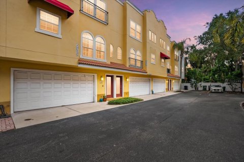 Touwnhouse à vendre à Tampa, Floride: 2 chambres, 134.06 m2 № 1905677 - photo 1