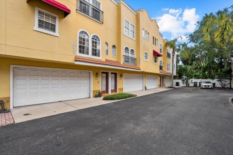 Touwnhouse à vendre à Tampa, Floride: 2 chambres, 134.06 m2 № 1905677 - photo 2