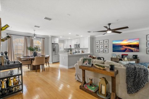 Touwnhouse à vendre à Tampa, Floride: 2 chambres, 134.06 m2 № 1905677 - photo 5