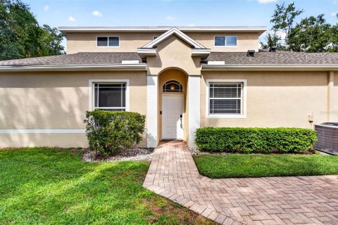 Townhouse in New Port Richey, Florida 3 bedrooms, 187.11 sq.m. № 2393960 - photo 4