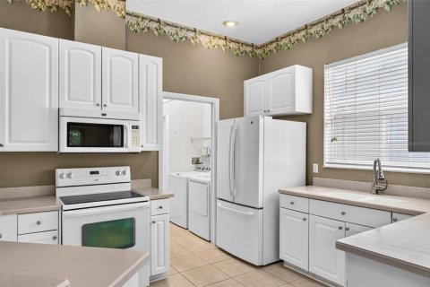 Townhouse in New Port Richey, Florida 3 bedrooms, 187.11 sq.m. № 2393960 - photo 18