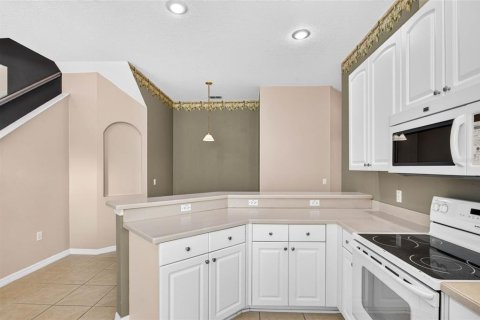 Townhouse in New Port Richey, Florida 3 bedrooms, 187.11 sq.m. № 2393960 - photo 20