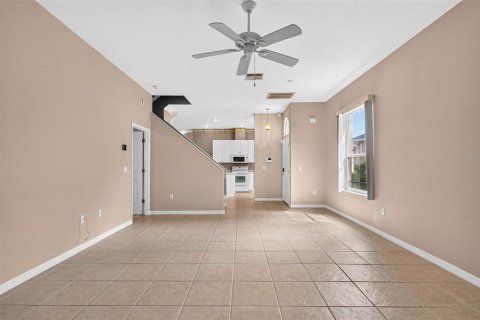 Townhouse in New Port Richey, Florida 3 bedrooms, 187.11 sq.m. № 2393960 - photo 12