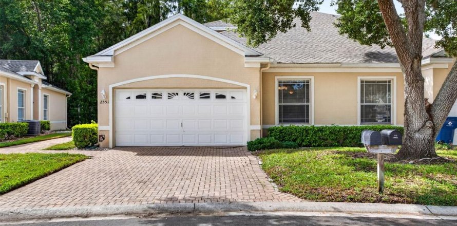 Townhouse in New Port Richey, Florida 3 bedrooms, 187.11 sq.m. № 2393960
