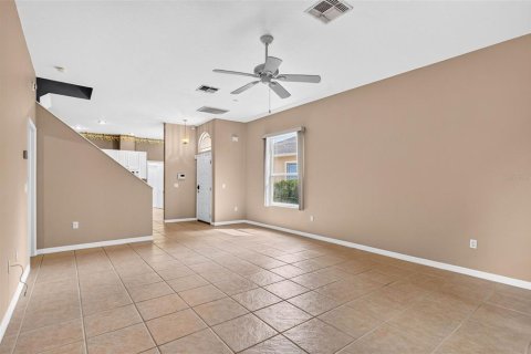 Townhouse in New Port Richey, Florida 3 bedrooms, 187.11 sq.m. № 2393960 - photo 13