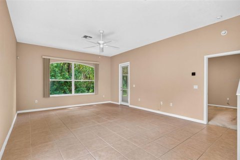 Townhouse in New Port Richey, Florida 3 bedrooms, 187.11 sq.m. № 2393960 - photo 8