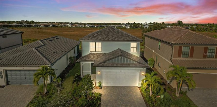 House in Nokomis, Florida 4 bedrooms, 204.57 sq.m. № 1747563