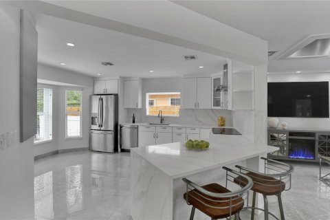 Villa ou maison à vendre à Pompano Beach, Floride: 4 chambres, 208.84 m2 № 2084382 - photo 5