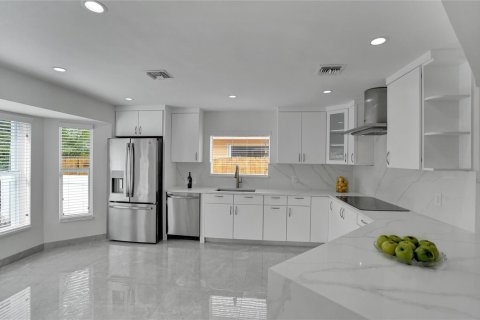 Villa ou maison à vendre à Pompano Beach, Floride: 4 chambres, 208.84 m2 № 2084382 - photo 6
