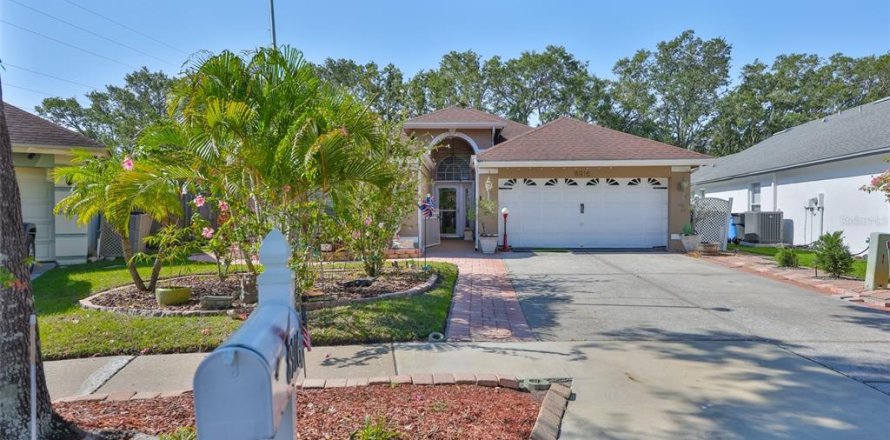 Casa en Tampa, Florida 4 dormitorios, 195.56 m2 № 1741186