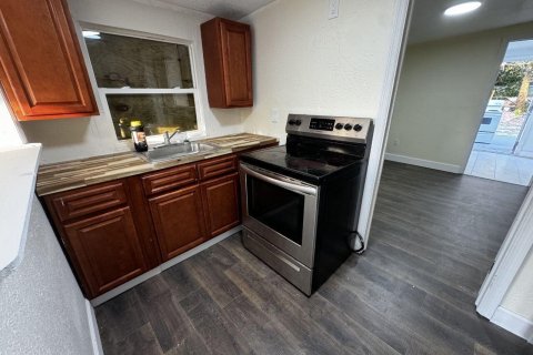 Immobilier commercial à vendre à St. Lucie, Floride: 190.36 m2 № 2374867 - photo 2
