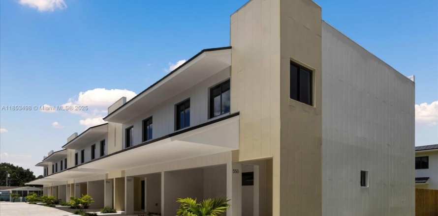 Кондоминиум с 3 спальнями в Флорида-Сити, Флорида № 1962525