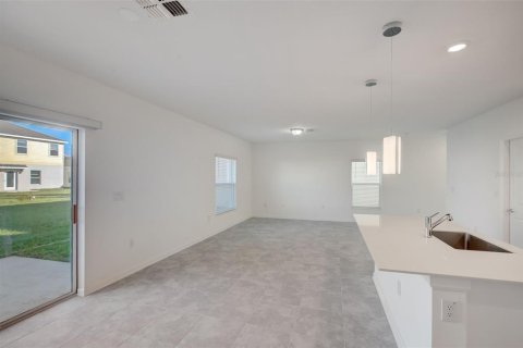 House in Eagle Lake, Florida 4 bedrooms, 174.56 sq.m. № 1608216 - photo 11