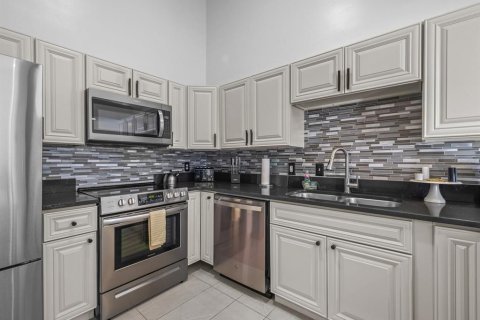 Copropriété à vendre à Gainesville, Floride: 1 chambre, 73.39 m2 № 2166582 - photo 2