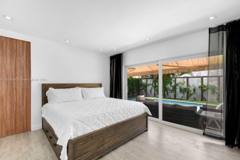 House in Miami, Florida 3 bedrooms, 146.04 sq.m. № 1952893 - photo 4