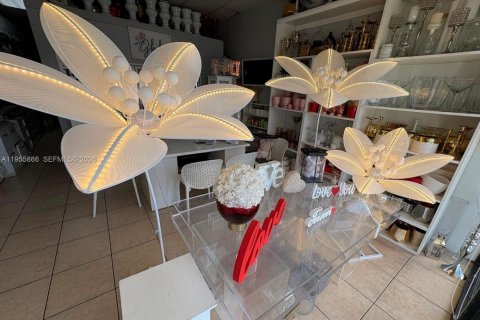 Commercial property in Miami, Florida № 2009845 - photo 3