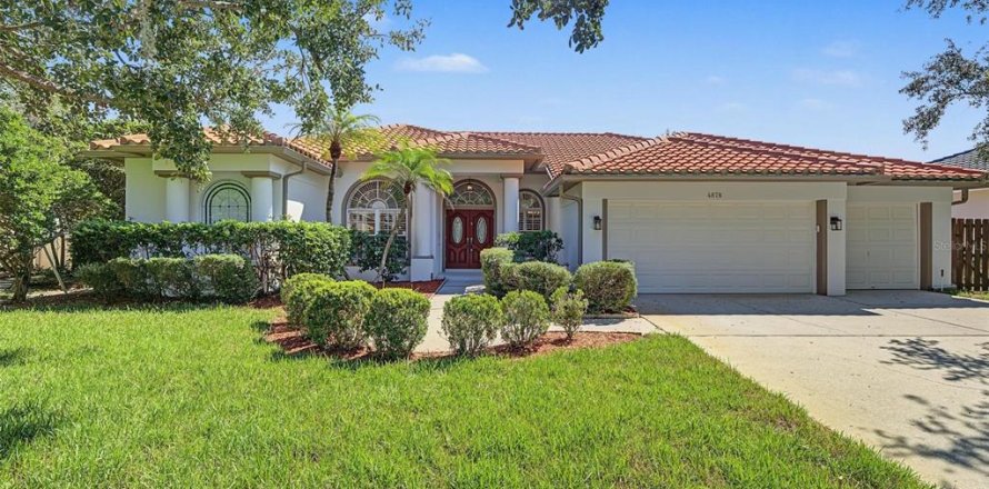 House in Oldsmar, Florida 5 bedrooms, 253.62 sq.m. № 2419203