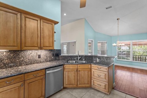 House in Homosassa, Florida 3 bedrooms, 208.47 sq.m. № 1916950 - photo 16