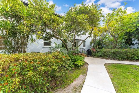 Condo in Miami, Florida, 2 bedrooms № 2185898 - photo 16