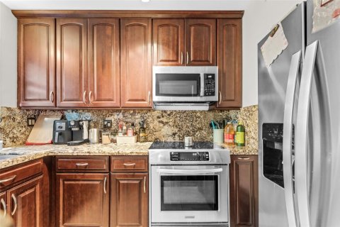 Condo in Miami, Florida, 2 bedrooms № 2185898 - photo 9