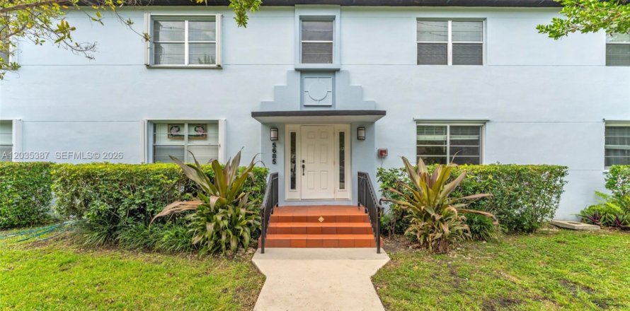 Condo in Miami, Florida, 2 bedrooms № 2185898