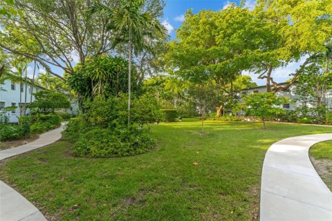 Condo in Miami, Florida, 2 bedrooms № 2185898 - photo 17