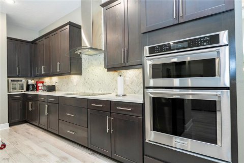House in Orlando, Florida 7 bedrooms, 480.21 sq.m. № 1791132 - photo 28