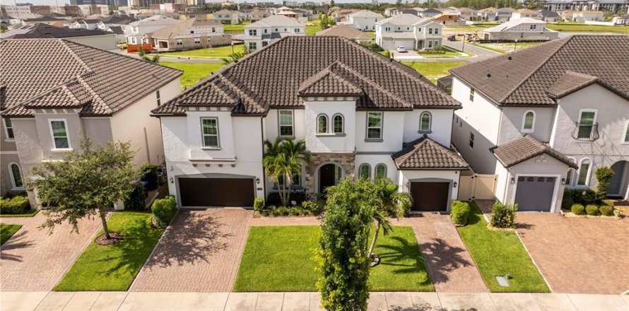 House in Orlando, Florida 7 bedrooms, 480.21 sq.m. № 1791132