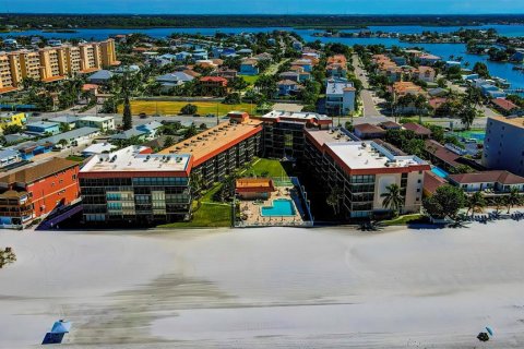 Copropriété à louer à Redington Shores, Floride: 2 chambres, 102.47 m2 № 251621 - photo 7