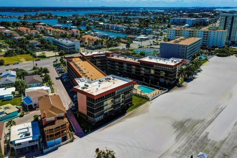 Copropriété à louer à Redington Shores, Floride: 2 chambres, 102.47 m2 № 251621 - photo 12