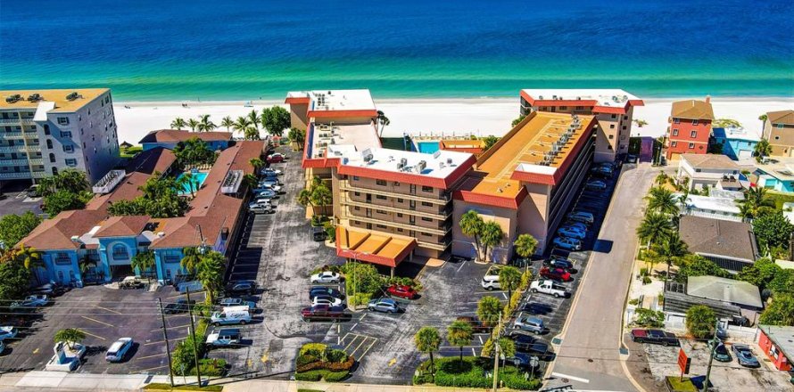 Condo à Redington Shores, Floride, 2 chambres  № 251621