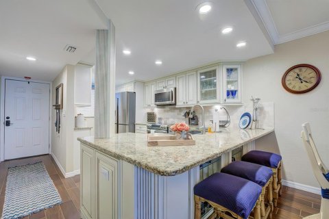 Copropriété à louer à Redington Shores, Floride: 2 chambres, 102.47 m2 № 251621 - photo 9