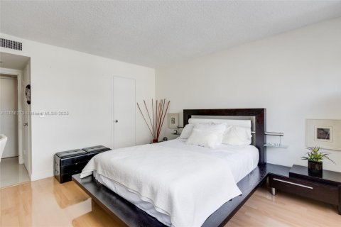 Copropriété à louer à Hallandale Beach, Floride: 1 chambre, 82.4 m2 № 1960684 - photo 17